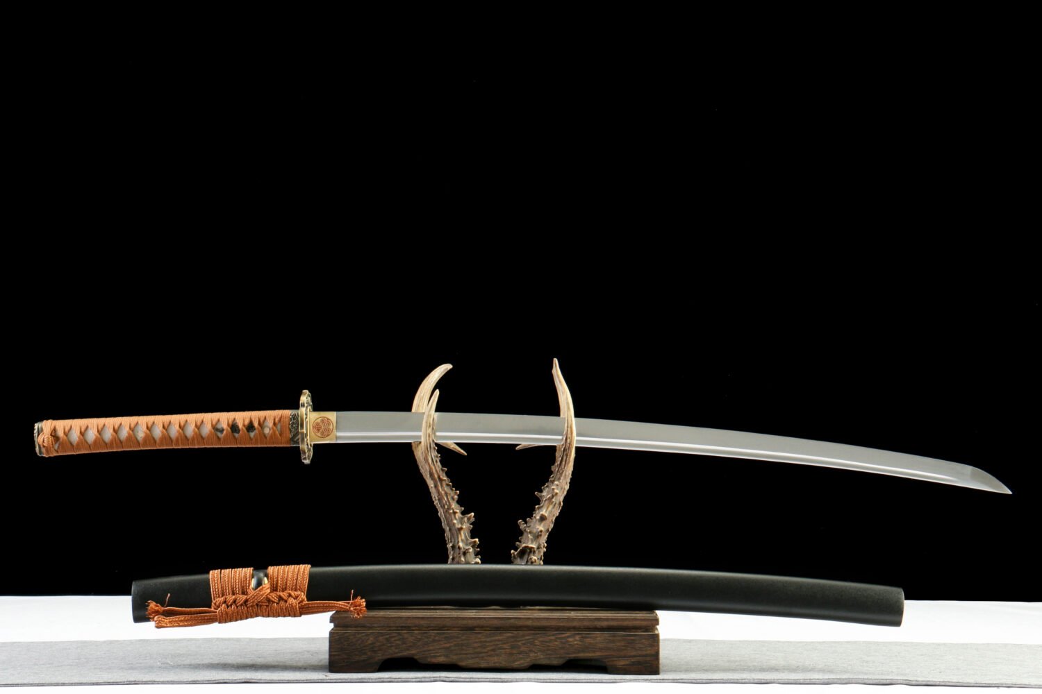 IMG_1291 1065 steel - pure hand-forged samurai sword - zinc alloy fittings - high carbon steel black samurai sword - yellow moon