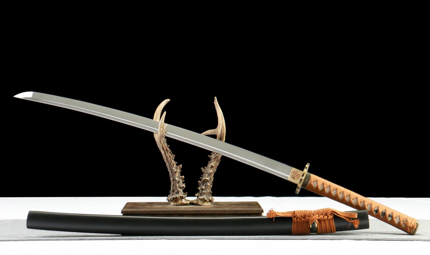 IMG_1303 1065 steel - pure hand-forged samurai sword - zinc alloy fittings - high carbon steel black samurai sword - yellow moon