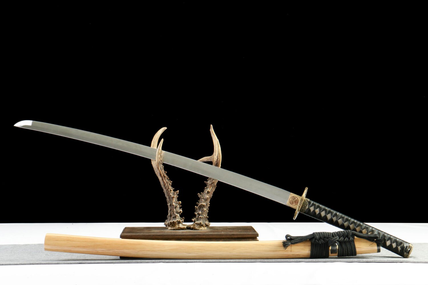 IMG_1306 1065 steel - pure handmade Japanese samurai sword - zinc alloy fittings - high carbon steel log sword - golden branch