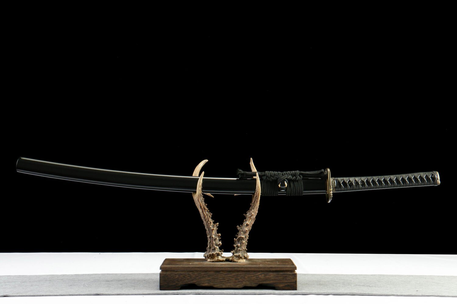 1065 steel - pure handmade Japanese samurai sword - zinc alloy fittings - all black high carbon steel samurai sword - black wing