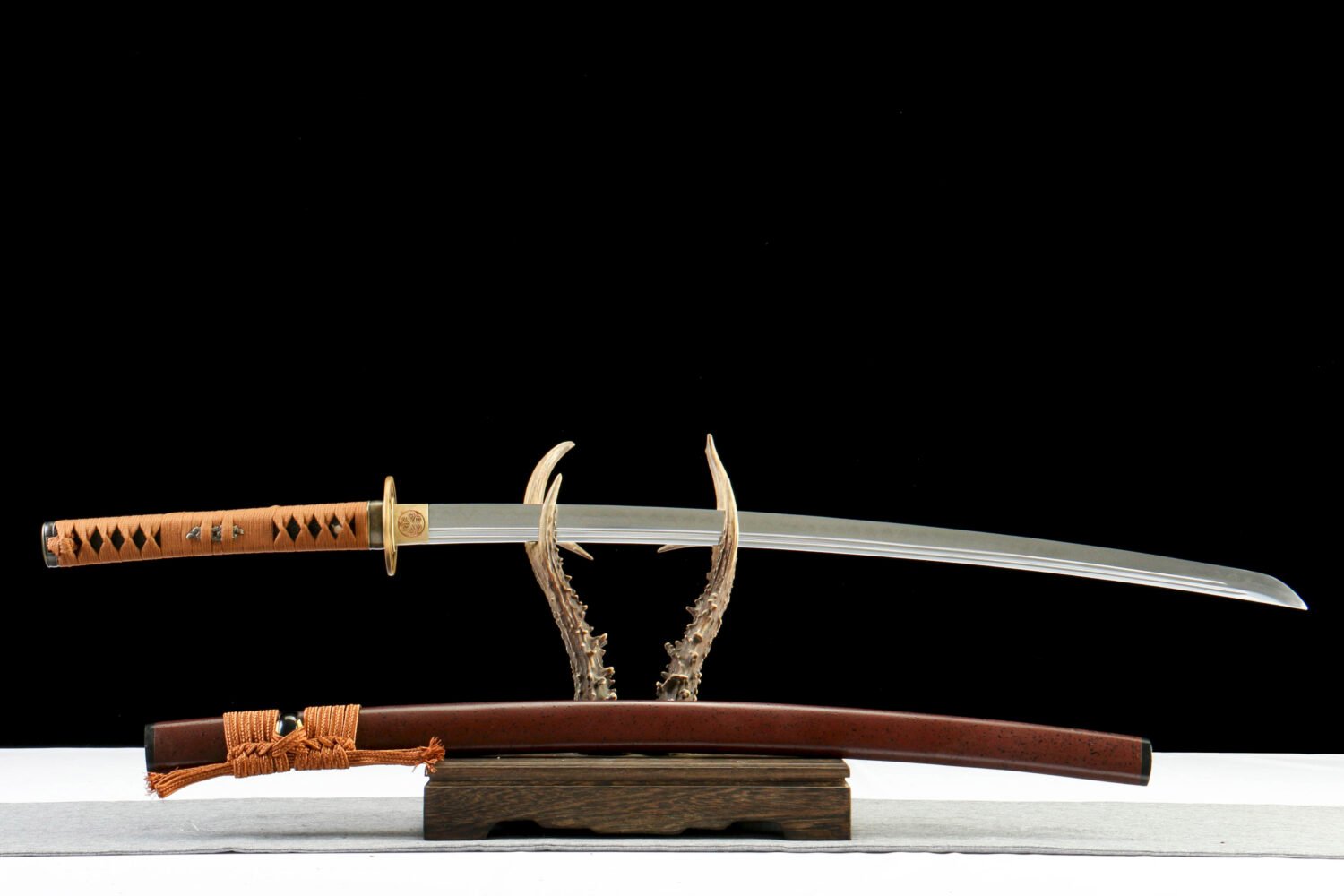 IMG_1374 1065 steel - pure hand-forged samurai sword - zinc alloy fittings - iron-mounted black and red samurai sword - black phoenix