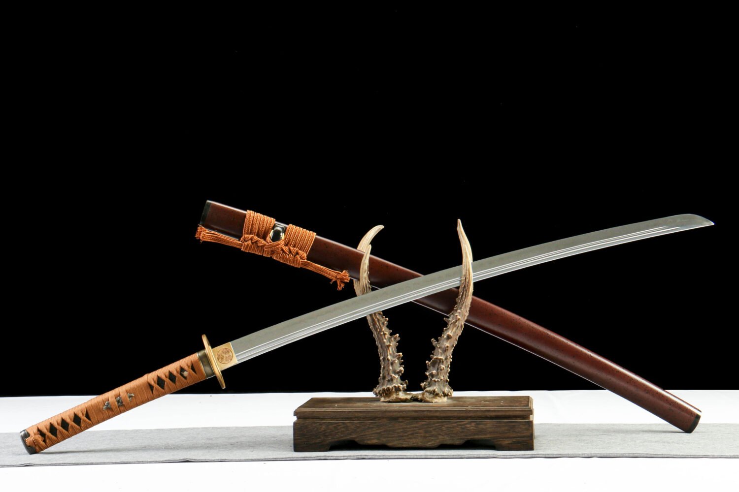 IMG_1375 1065 steel - pure hand-forged samurai sword - zinc alloy fittings - iron-mounted black and red samurai sword - black phoenix