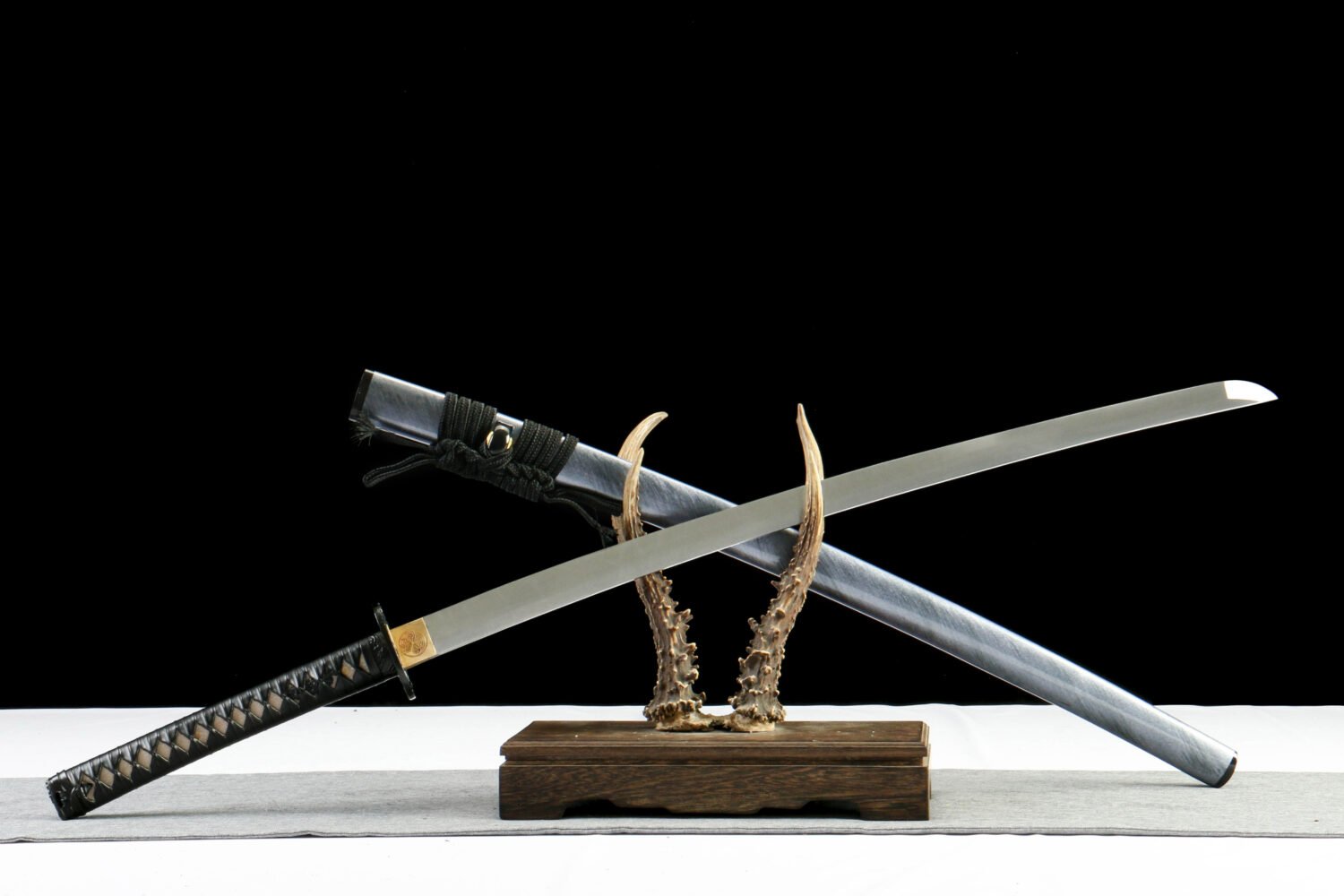 IMG_1376 1065 steel - pure hand-forged samurai sword - zinc alloy fittings - smoked blue high carbon steel samurai sword - Yuyu