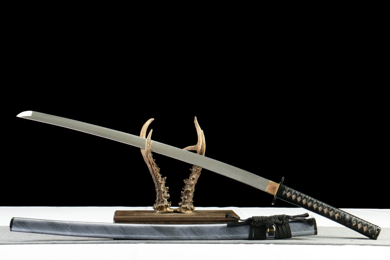 IMG_1390 1065 steel - pure hand-forged samurai sword - zinc alloy fittings - smoked blue high carbon steel samurai sword - Yuyu