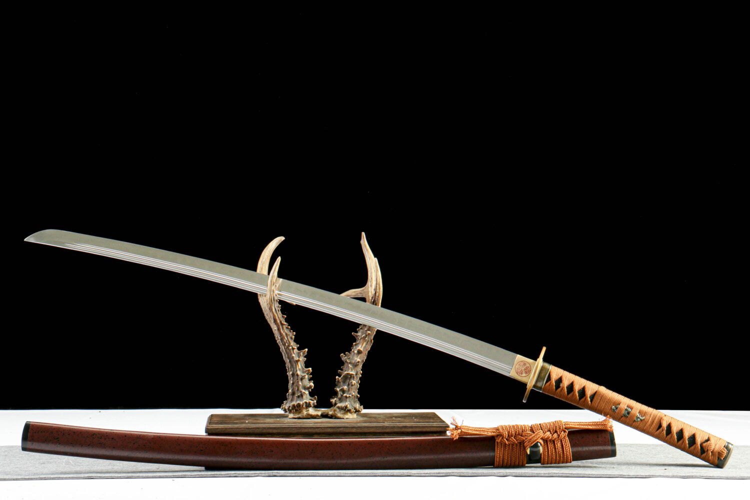 IMG_1393 1065 steel - pure hand-forged samurai sword - zinc alloy fittings - iron-mounted black and red samurai sword - black phoenix