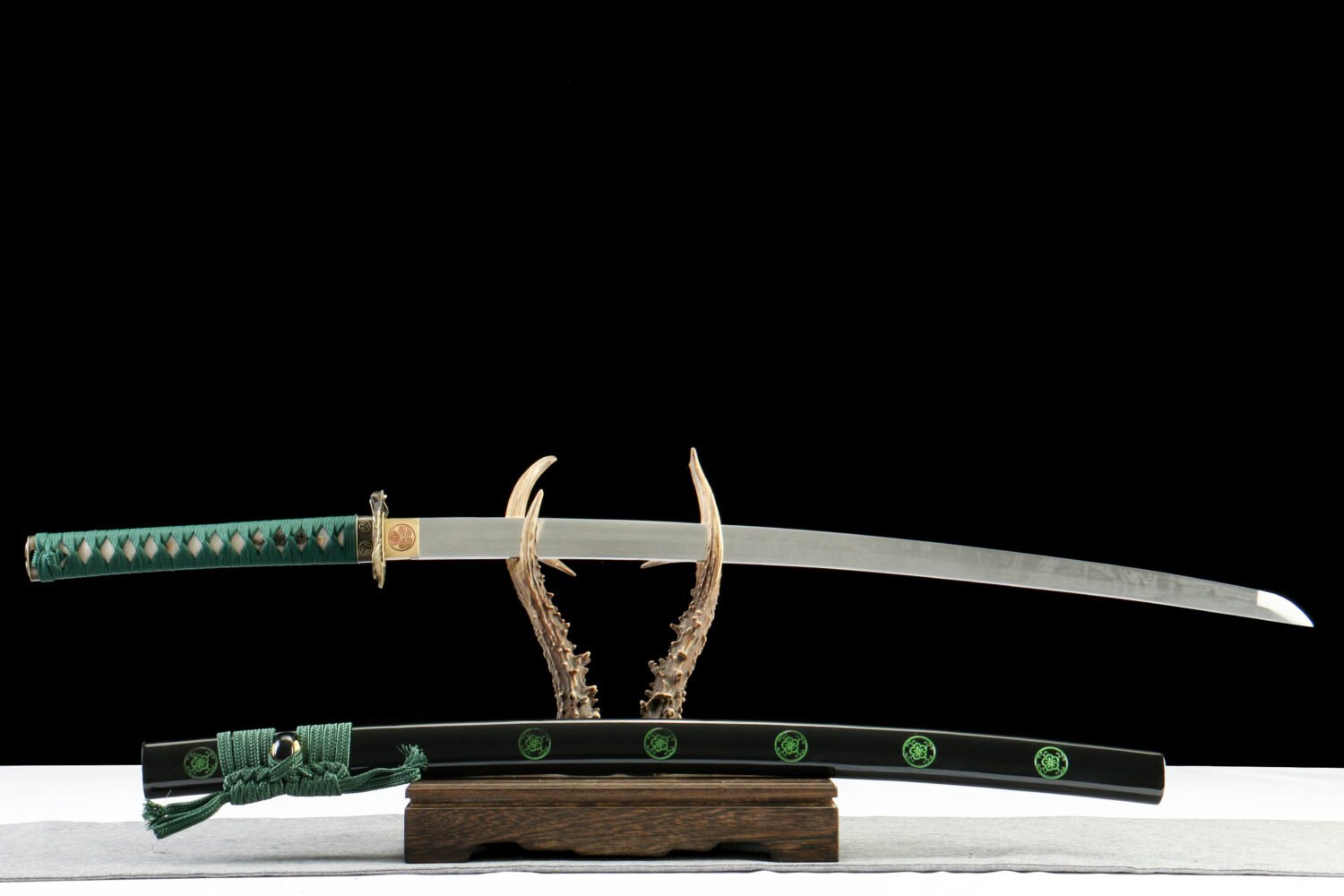IMG_1594 1065 steel - pure handmade Japanese samurai sword - zinc alloy fittings - green family pattern high carbon steel samurai sword - Shadow King