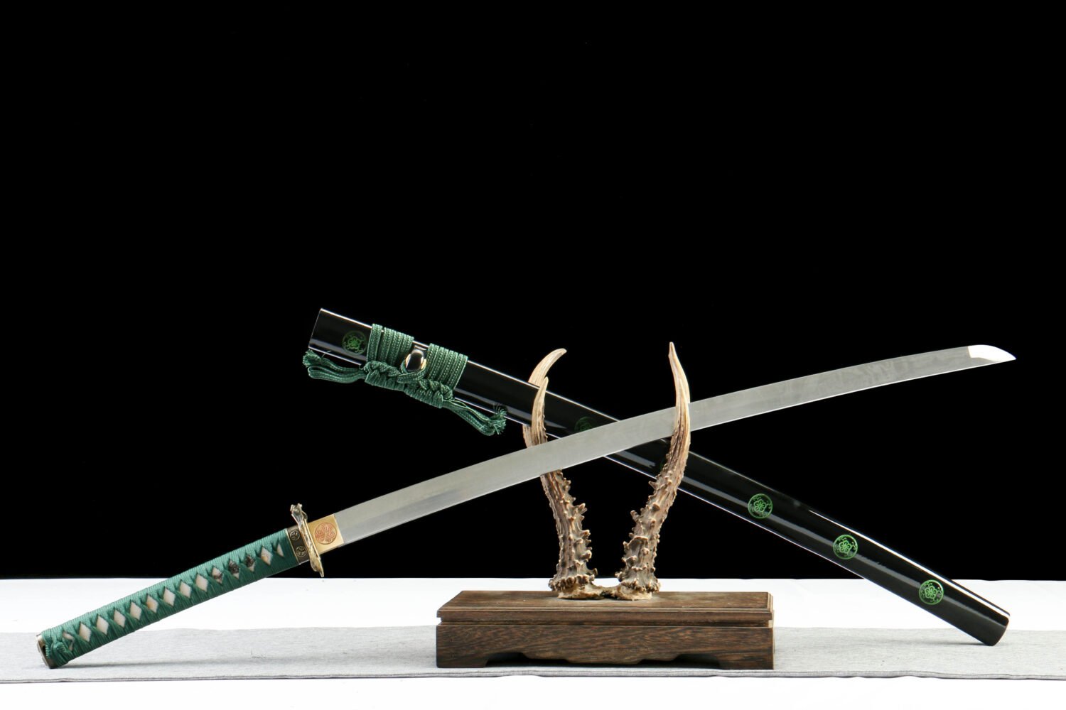 IMG_1606 1065 steel - pure handmade Japanese samurai sword - zinc alloy fittings - green family pattern high carbon steel samurai sword - Shadow King