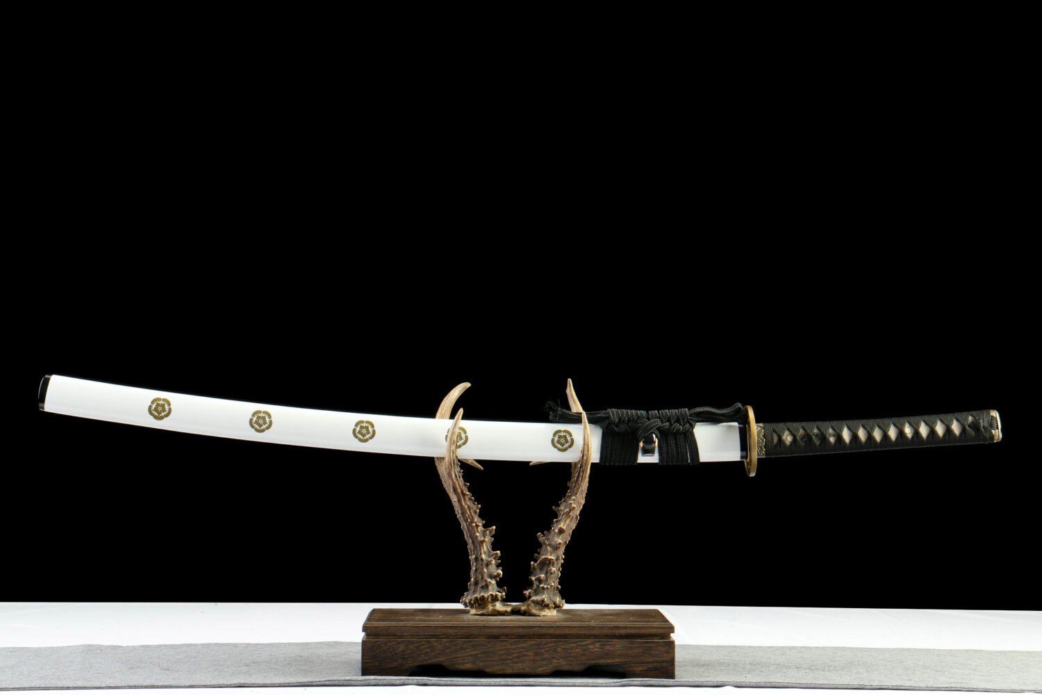 IMG_1668-2 1065 steel - pure hand-forged samurai sword - zinc alloy fittings - white family pattern high carbon steel samurai sword - white phoenix