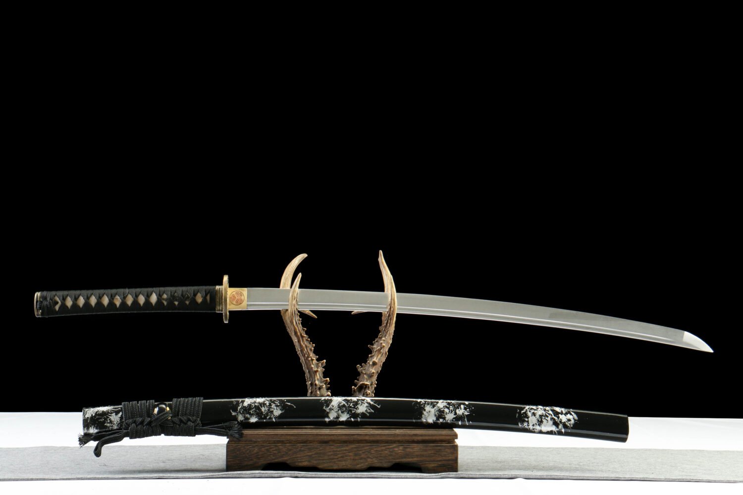 1065 steel - pure hand-forged samurai sword - zinc alloy fittings - black silver flower wave high carbon steel samurai sword - black iron