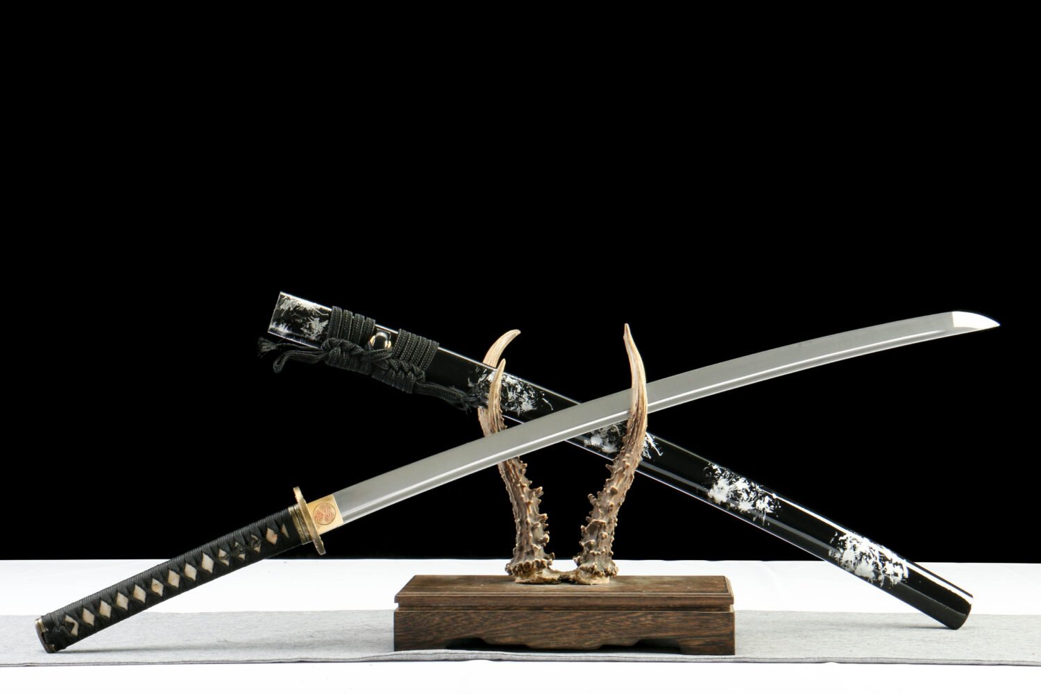 1065 steel - pure hand-forged samurai sword - zinc alloy fittings - black silver flower wave high carbon steel samurai sword - black iron