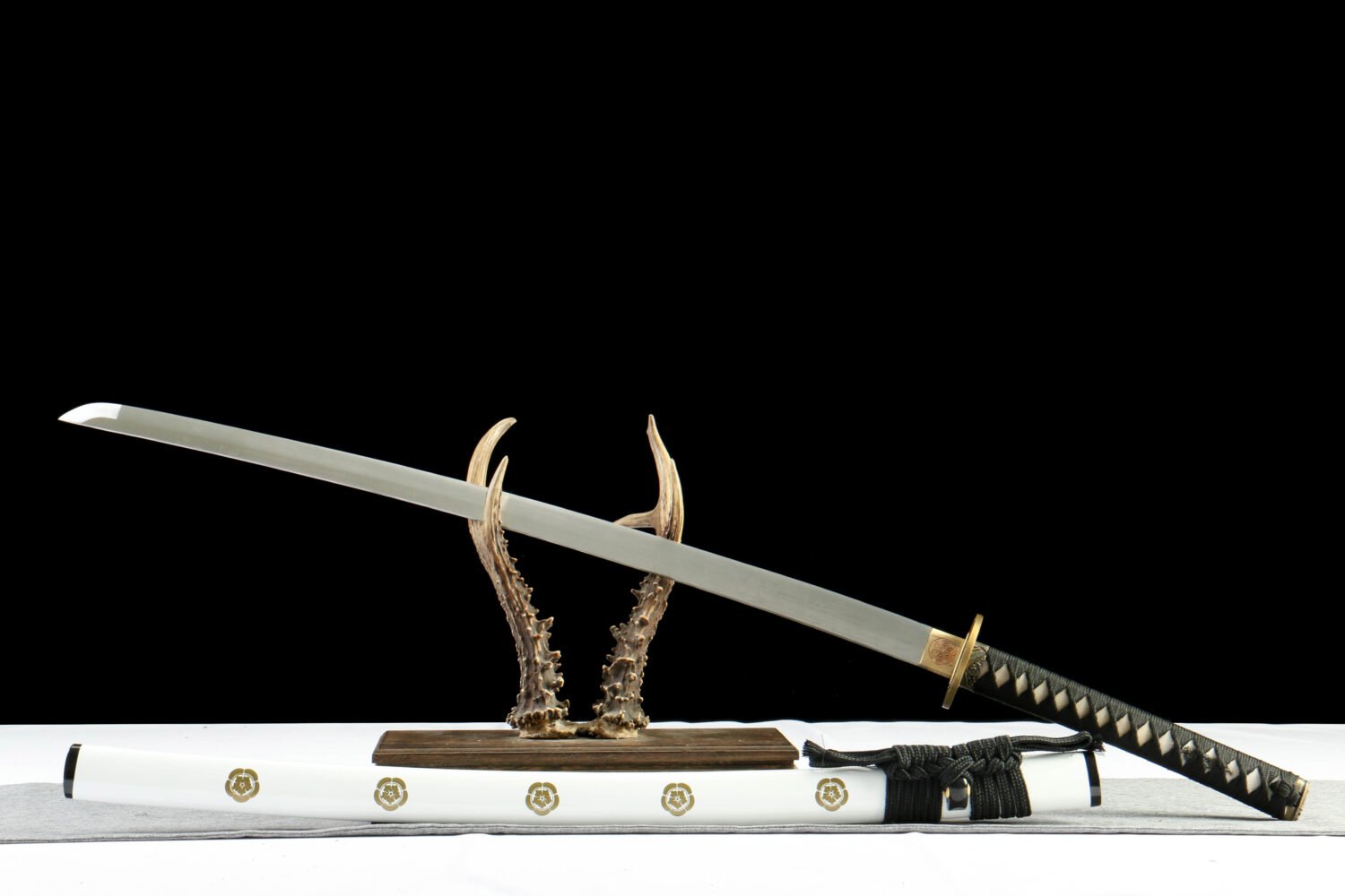 IMG_1680-2 1065 steel - pure hand-forged samurai sword - zinc alloy fittings - white family pattern high carbon steel samurai sword - white phoenix