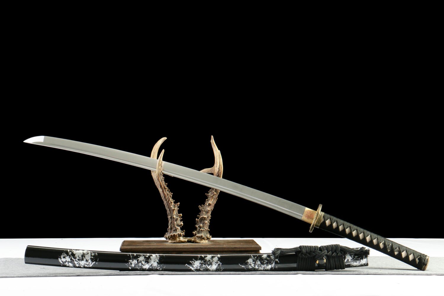 1065 steel - pure hand-forged samurai sword - zinc alloy fittings - black silver flower wave high carbon steel samurai sword - black iron