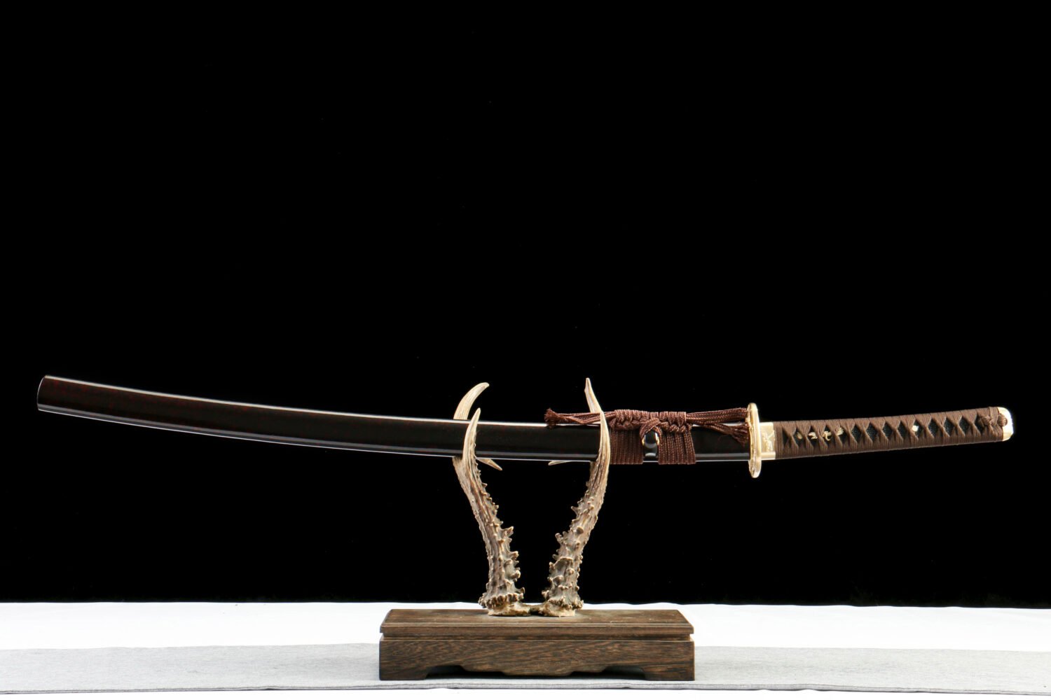 T10 steel - pure handmade Japanese katana - earth-covered burnt blade - copper fittings - katana made of katana with burnt blade - gold feather knife