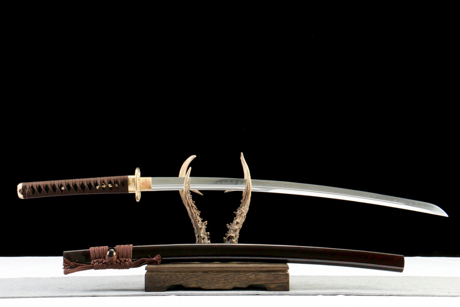 T10 steel - pure handmade Japanese katana - earth-covered burnt blade - copper fittings - katana made of katana with burnt blade - gold feather knife