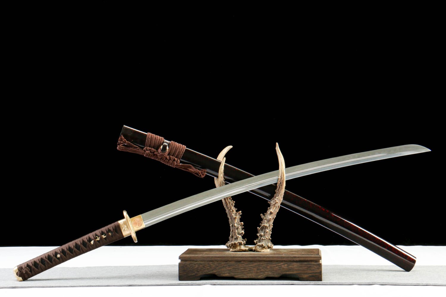 T10 steel - pure handmade Japanese katana - earth-covered burnt blade - copper fittings - katana made of katana with burnt blade - gold feather knife
