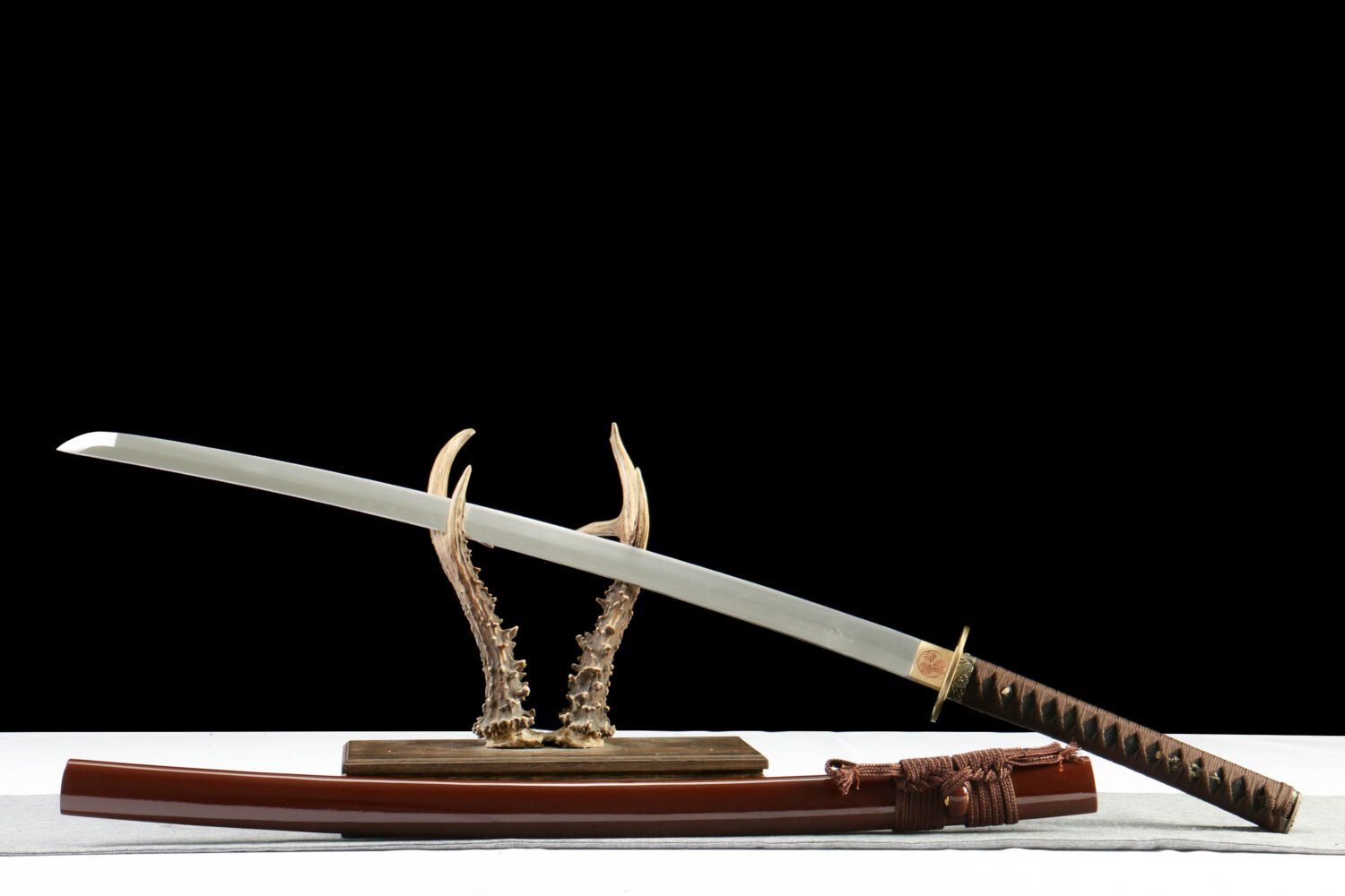 IMG_2047 1065 steel - pure handmade Japanese katana - green leather sheath - zinc alloy fittings - wine red high manganese steel katana - dark edges