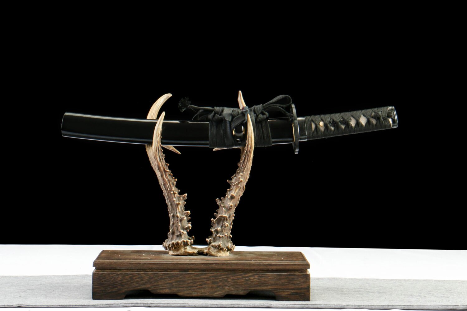 IMG_2234 1065 steel - pure hand-forged samurai sword - green leather sheath - iron equipment - iron special lower thread high carbon steel samurai sword - black edge