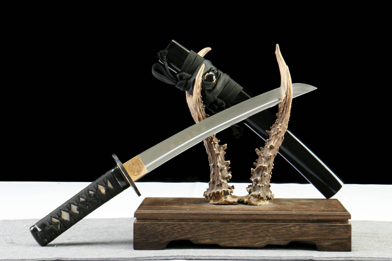 IMG_2236 1065 steel - pure hand-forged samurai sword - green leather sheath - iron equipment - iron special lower thread high carbon steel samurai sword - black edge