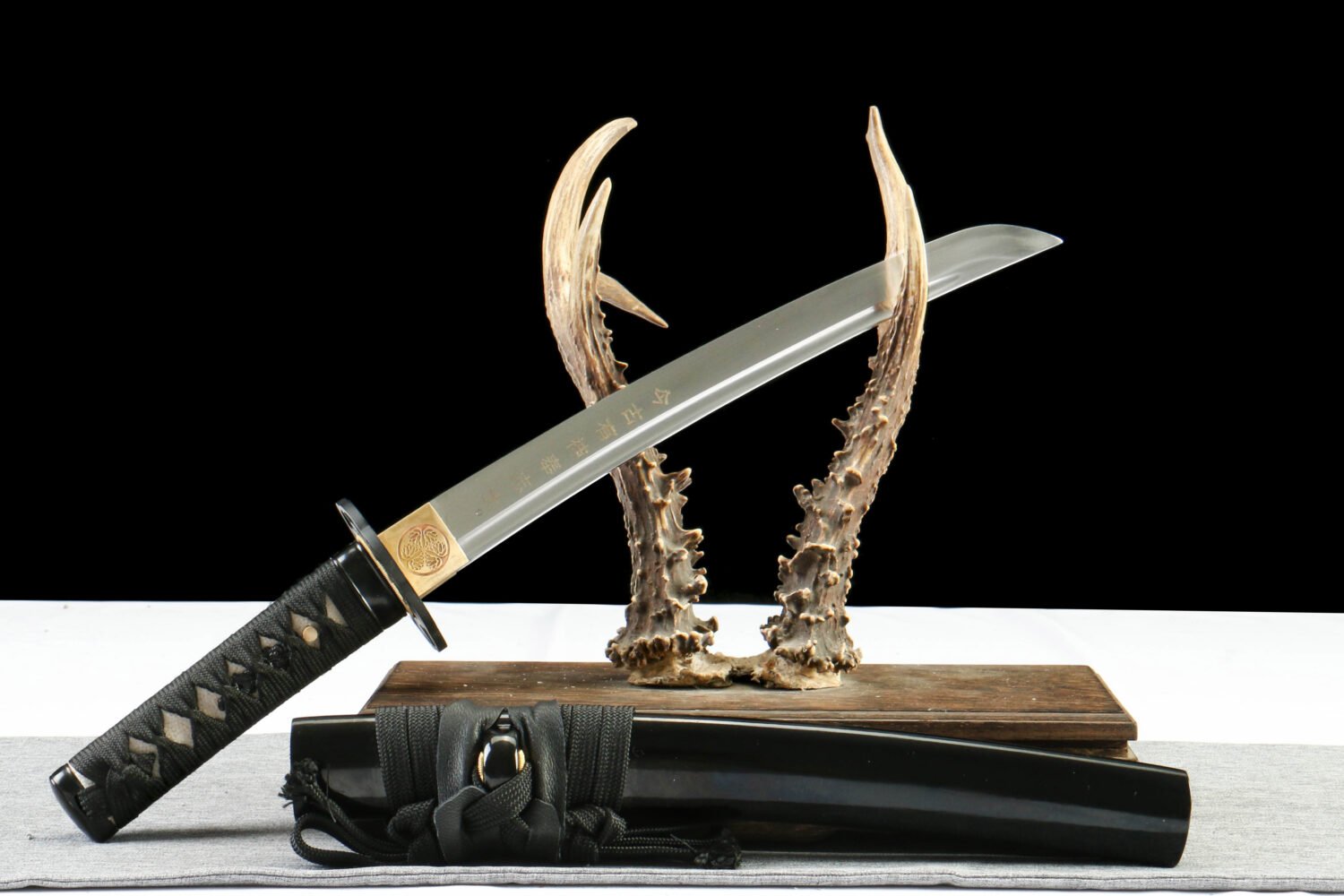 IMG_2239 1065 steel - pure hand-forged samurai sword - green leather sheath - iron equipment - iron special lower thread high carbon steel samurai sword - black edge