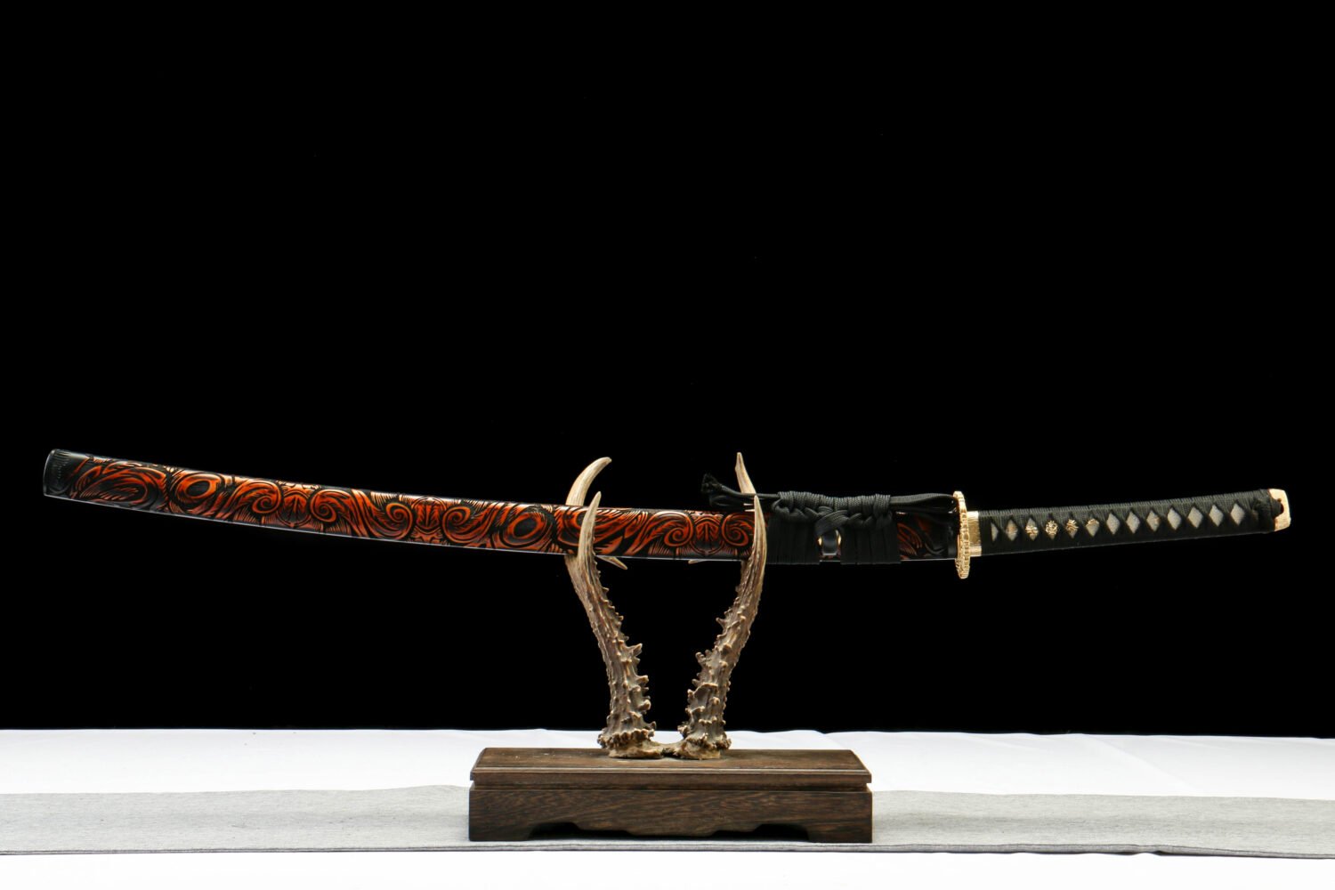 1060 steel - pure hand-forged samurai sword - covered with earth-burned blade - copper fittings - three-burned blade grinding samurai sword - ink meteorite cut