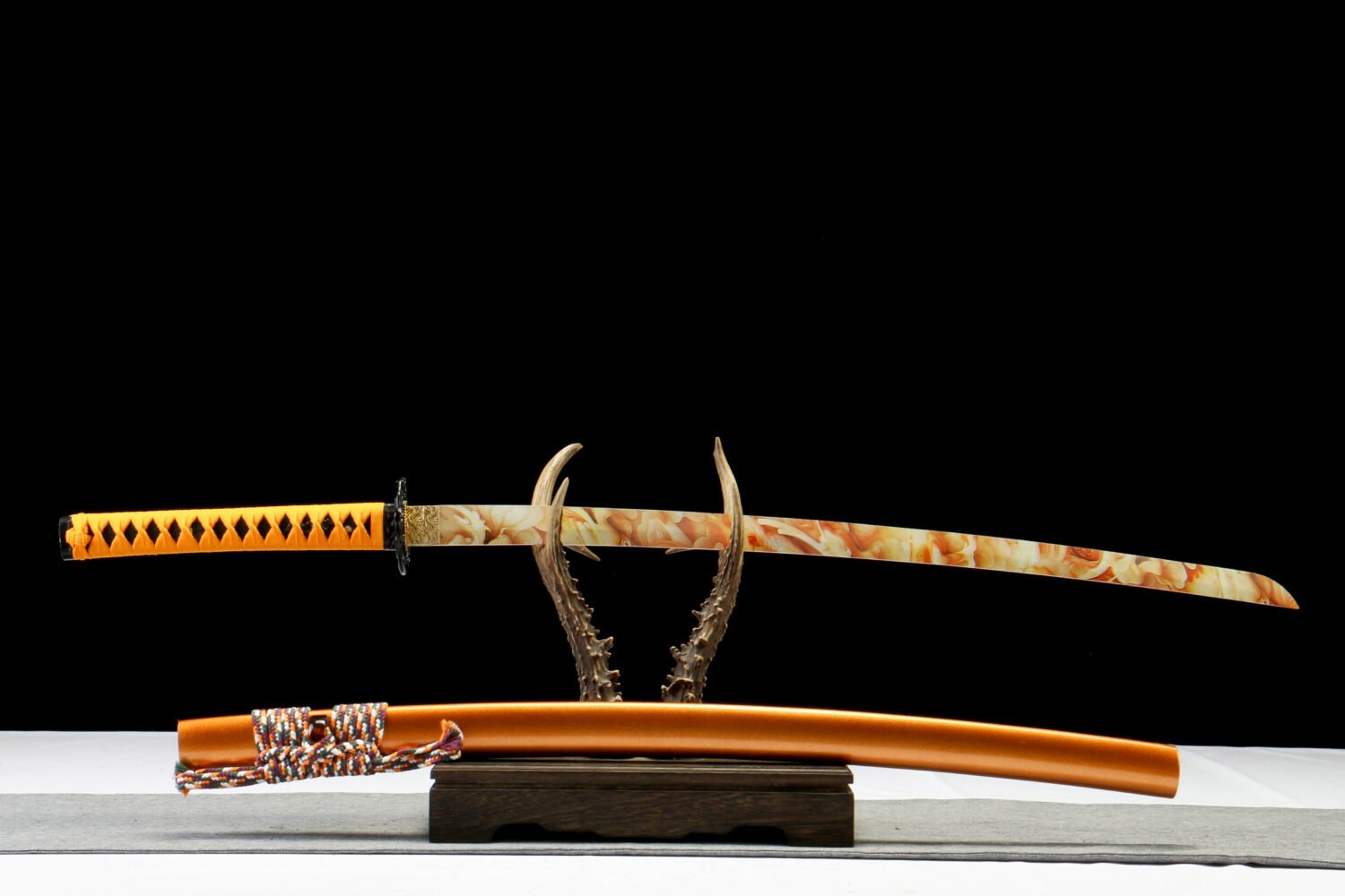 IMG_2649 1065 steel - pure hand-forged samurai sword - zinc alloy fittings - dragon guard yellow samurai sword - plain gold