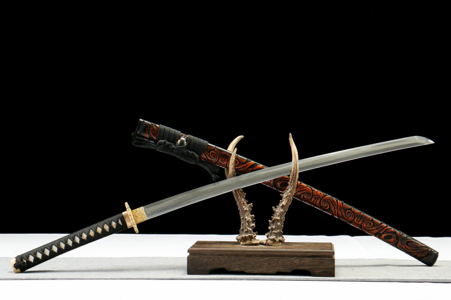 1060 steel - pure hand-forged samurai sword - covered with earth-burned blade - copper fittings - three-burned blade grinding samurai sword - ink meteorite cut