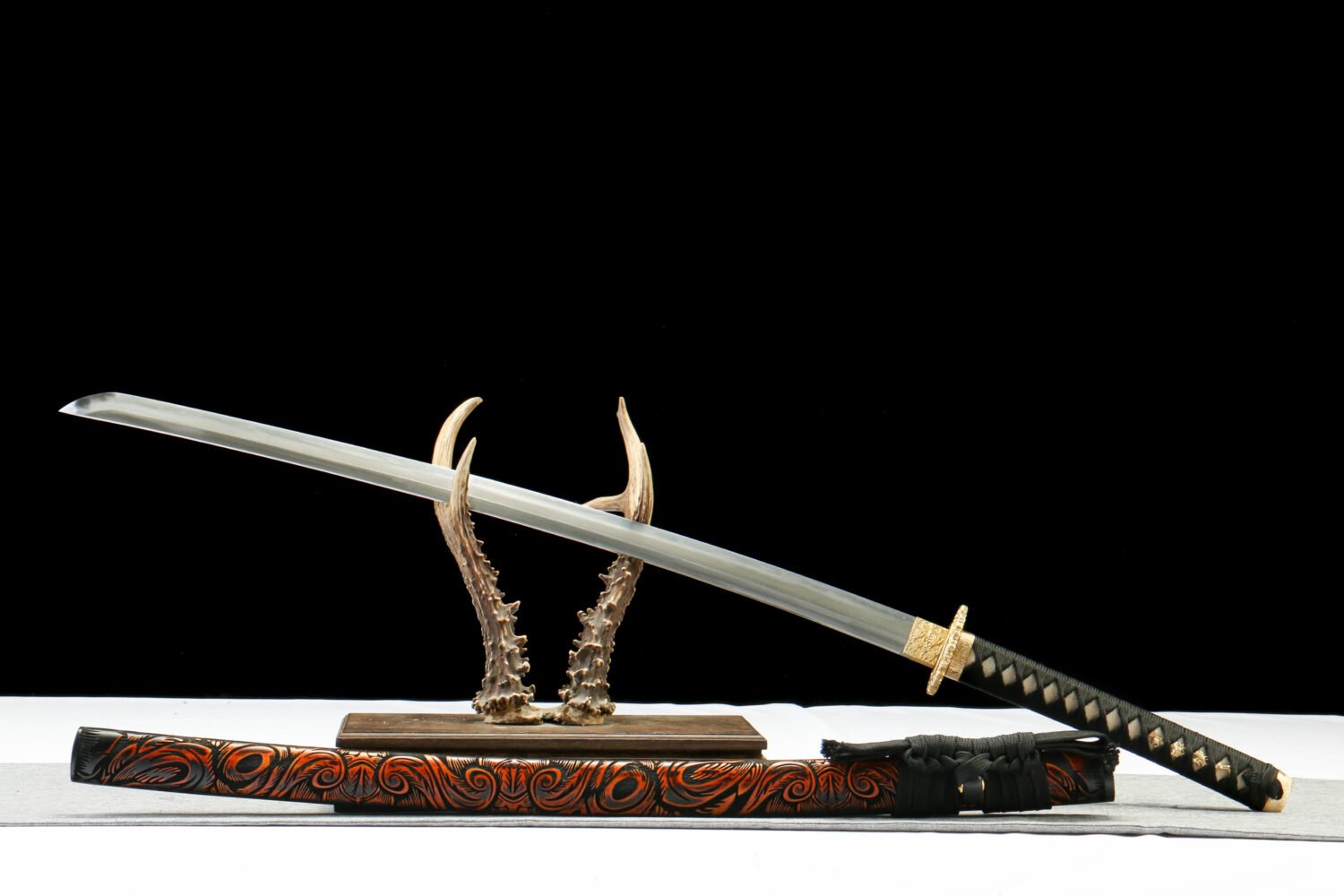 1060 steel - pure hand-forged samurai sword - covered with earth-burned blade - copper fittings - three-burned blade grinding samurai sword - ink meteorite cut