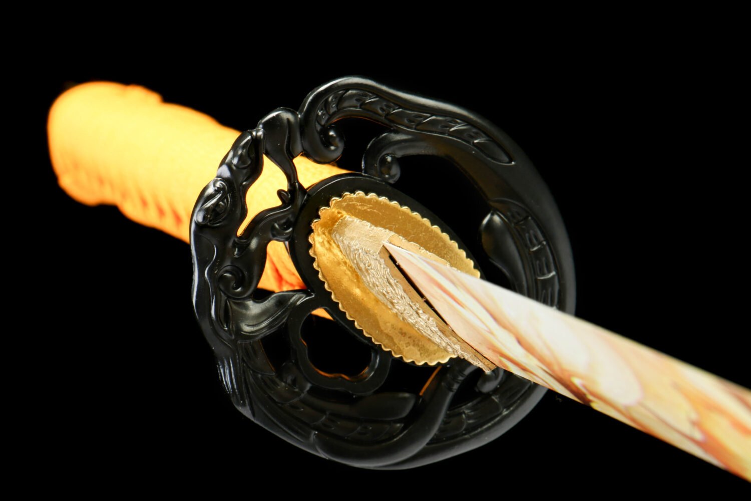 IMG_2704 1065 steel - pure hand-forged samurai sword - zinc alloy fittings - dragon guard yellow samurai sword - plain gold