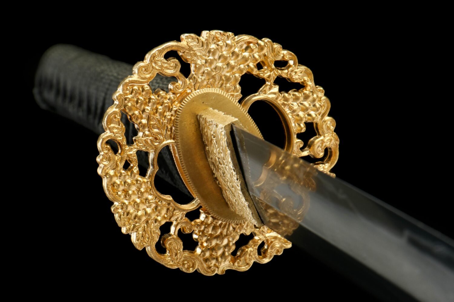 1060 steel - pure hand-forged samurai sword - covered with earth-burned blade - copper fittings - three-burned blade grinding samurai sword - ink meteorite cut