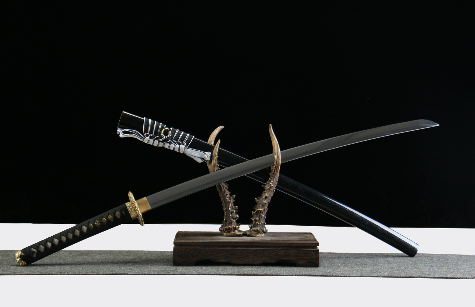 IMG_3545 1065 steel-hand-forged katana-green leather sheath-copper equipment-Long Yin