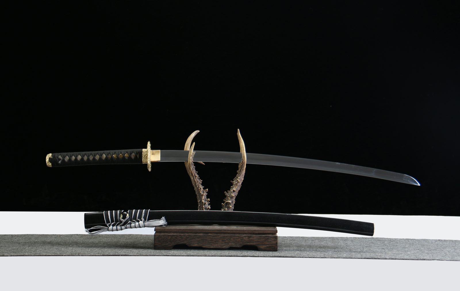 IMG_3557 1065 steel-hand-forged katana-green leather sheath-copper equipment-Long Yin