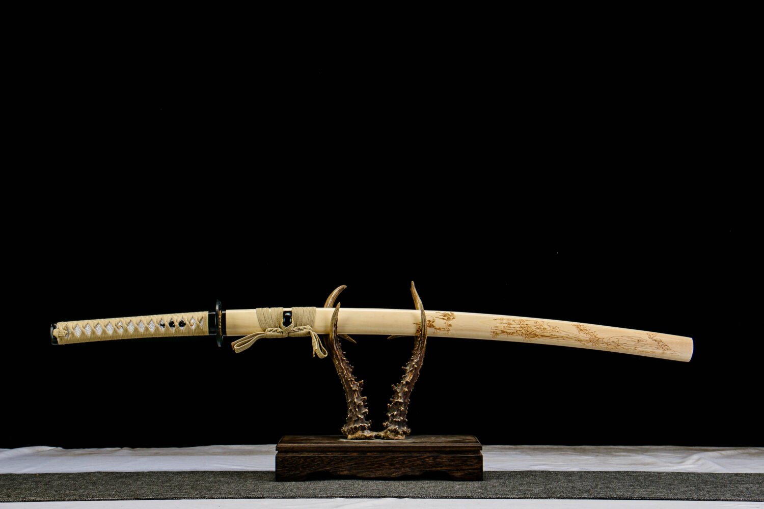 IMG_3806 1065 steel - pure hand-forged samurai sword - green leather sheath - iron fittings - Qingying