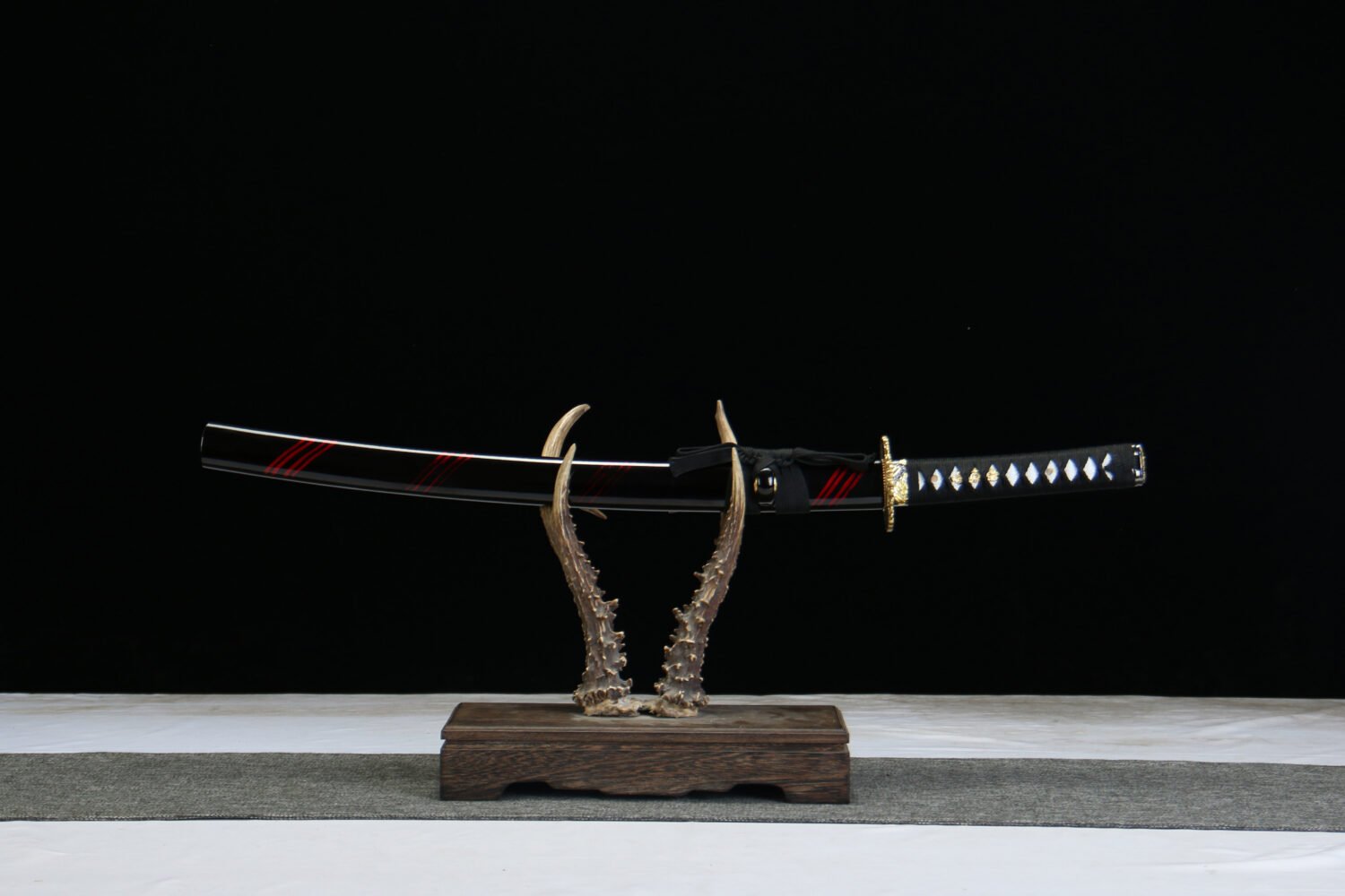 1045 steel - pure handmade Japanese samurai sword - zinc alloy fittings - green leather sheath - flame shadow