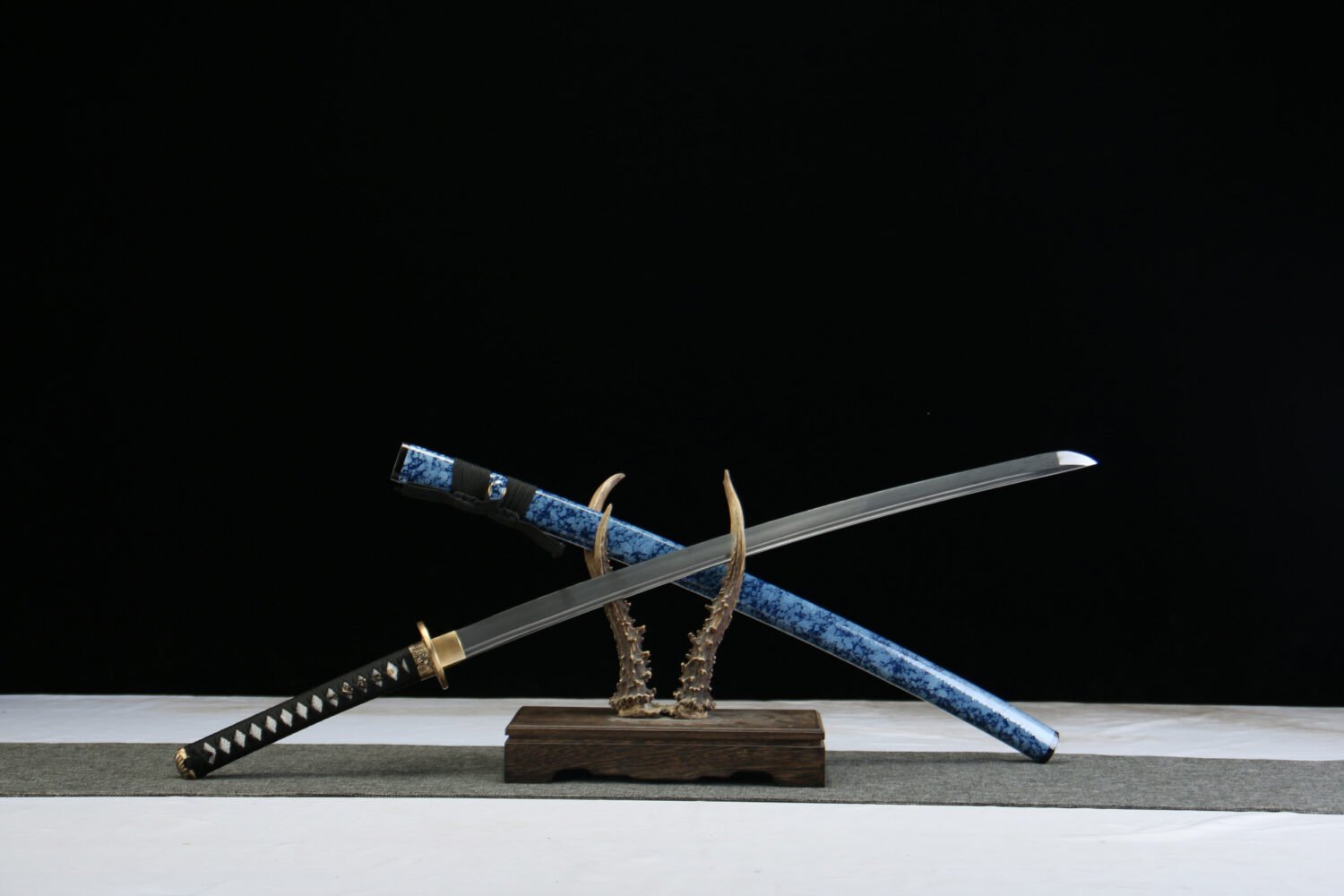 IMG_4137 Patterned steel-handmade Japanese samurai sword-green leather sheath-copper equipment-Bingpo