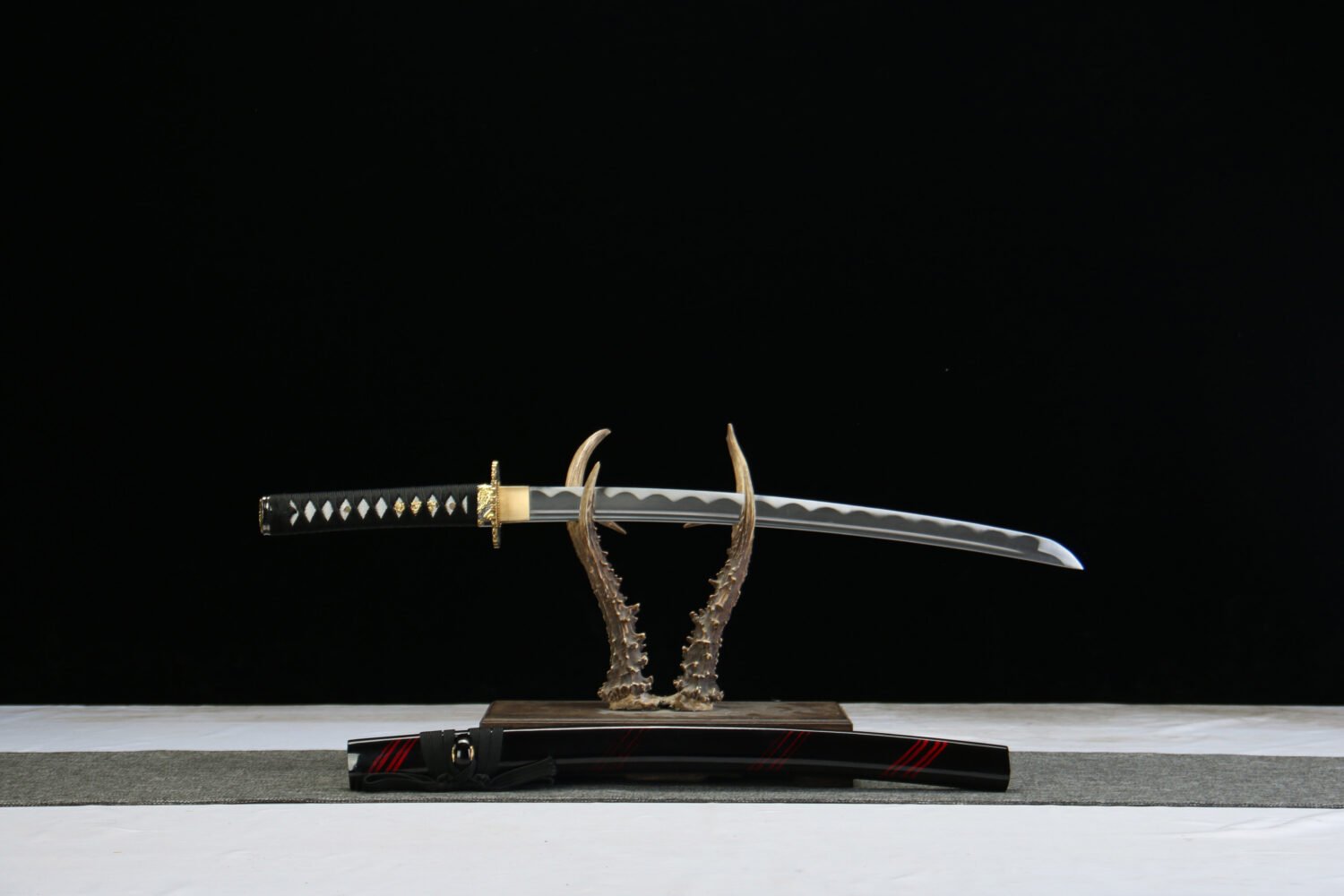 1045 steel - pure handmade Japanese samurai sword - zinc alloy fittings - green leather sheath - flame shadow