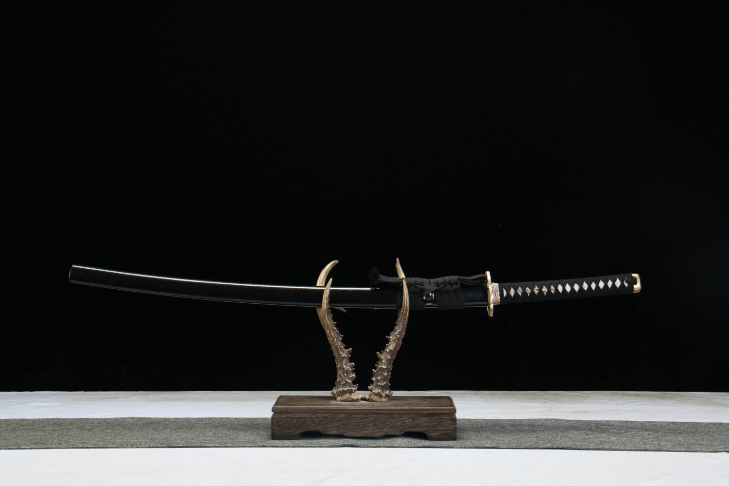 Patterned Steel - Hand-Forged Katana - Green Leather Scabbard - Copper Hardware - Night Blade