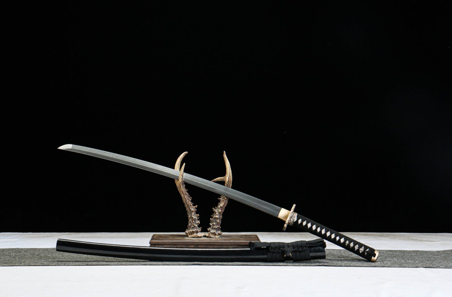 Patterned Steel - Hand-Forged Katana - Green Leather Scabbard - Copper Hardware - Night Blade
