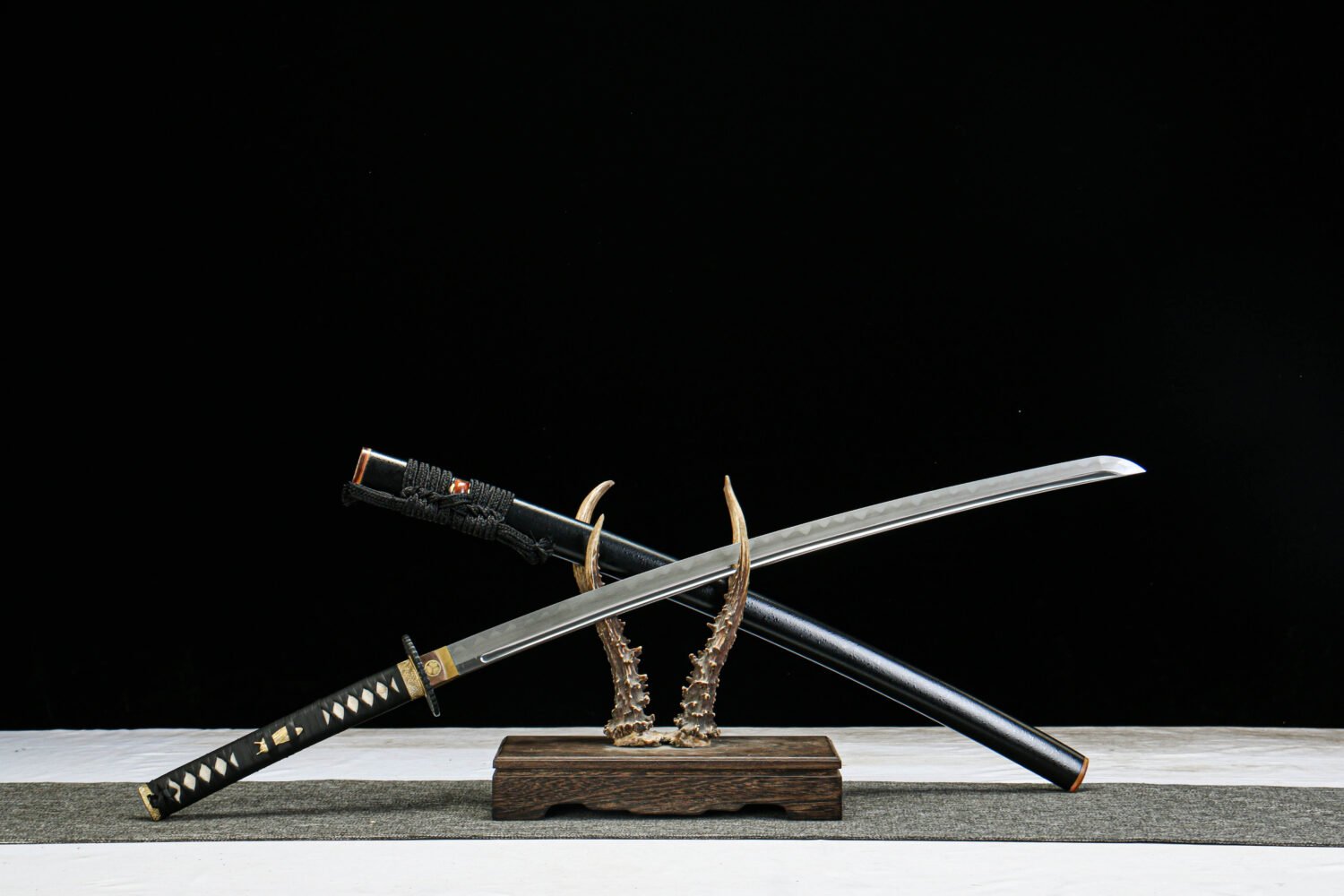 1060 steel - pure hand-forged samurai sword - green leather sheath - steel clamp - iron equipment - Tianxuan