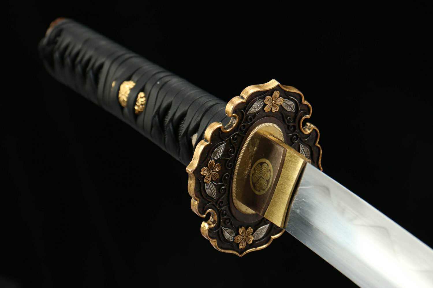 1060 steel - pure hand-forged samurai sword - earth-covered and burned blade - green leather sheath - copper-plated gilded silver - orchid