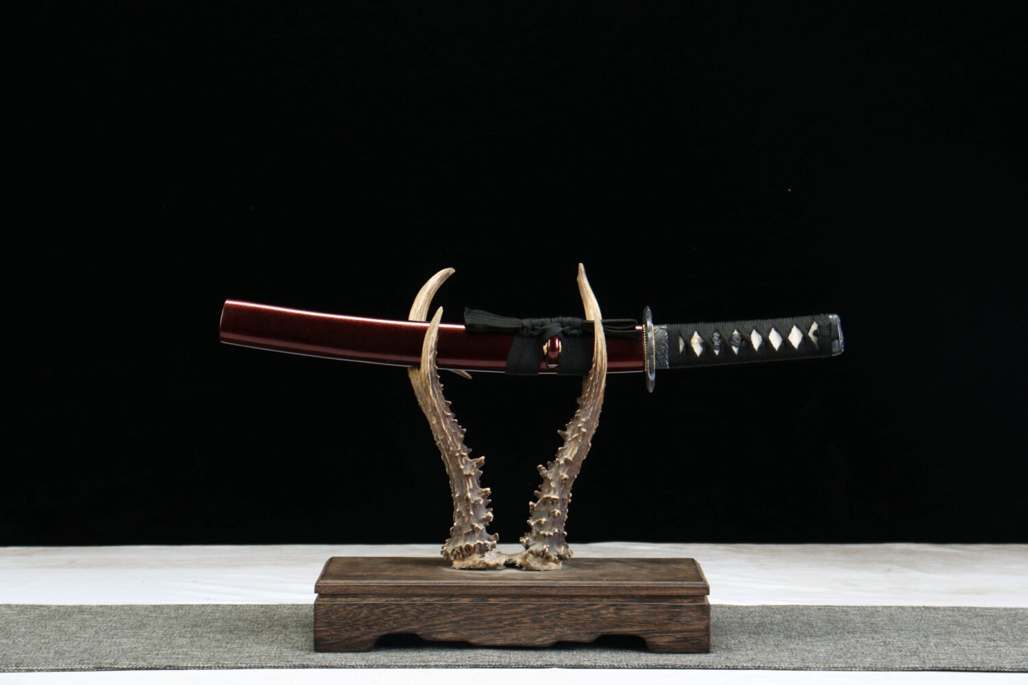 1065 steel - pure handmade Japanese katana - green leather sheath - zinc alloy fittings - red brocade