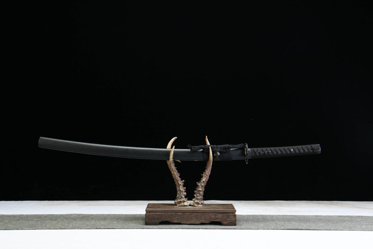 Patterned Steel - Handmade Japanese Katana - Green Leather Scabbard - Iron Harness - Black Sky