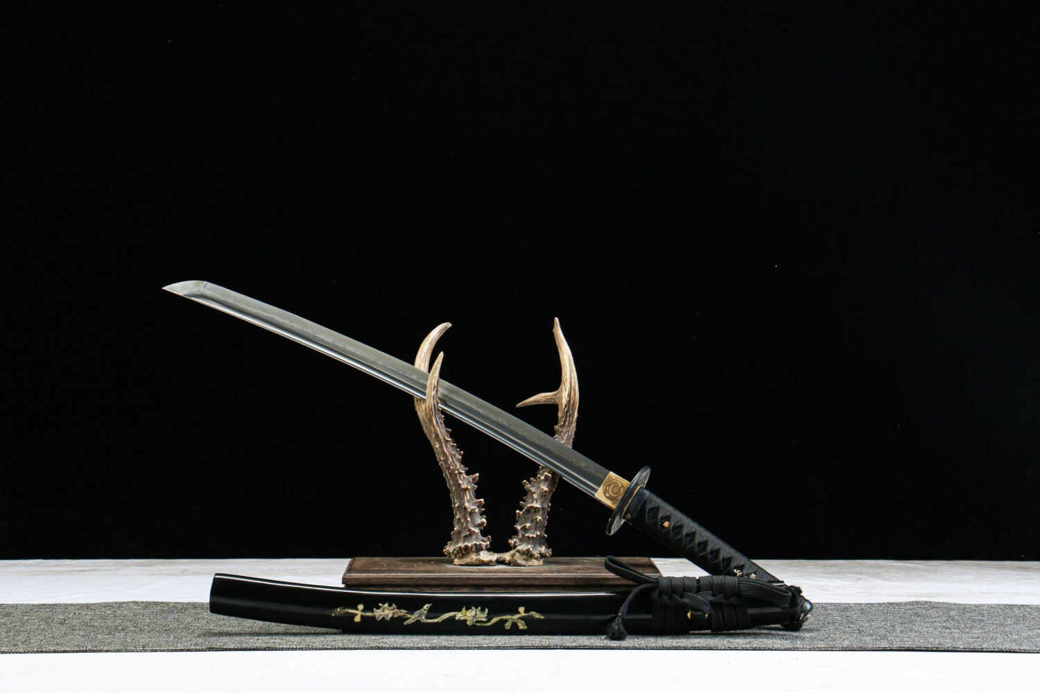1060 steel - pure hand-forged samurai sword - covered with earth and burnt blade - shell sheath - copper-plated gilded silver - Jinlin