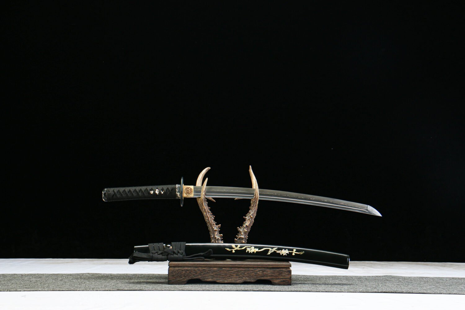 1060 steel - pure hand-forged samurai sword - covered with earth and burnt blade - shell sheath - copper-plated gilded silver - Jinlin
