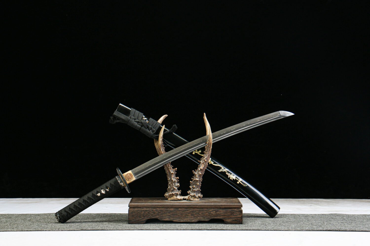 1060 steel - pure hand-forged samurai sword - covered with earth and burnt blade - shell sheath - copper-plated gilded silver - Jinlin