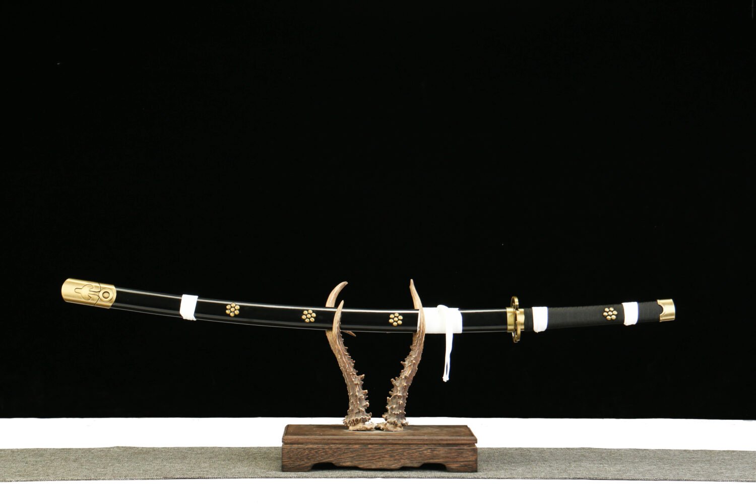 1045 steel - pure hand-forged samurai sword - green leather sheath - alloy equipment - special craftsmanship - black sky feather