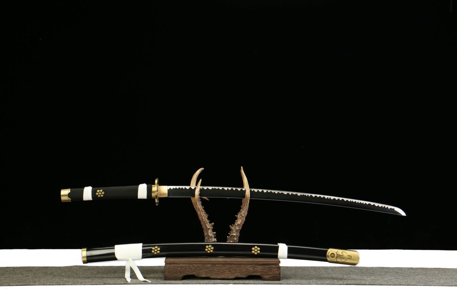 1045 steel - pure hand-forged samurai sword - green leather sheath - alloy equipment - special craftsmanship - black sky feather