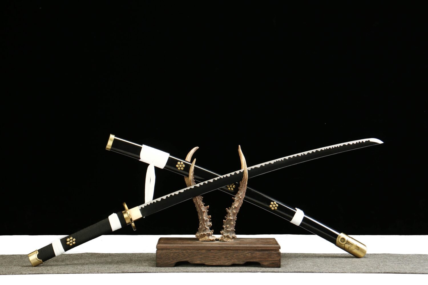 1045 steel - pure hand-forged samurai sword - green leather sheath - alloy equipment - special craftsmanship - black sky feather