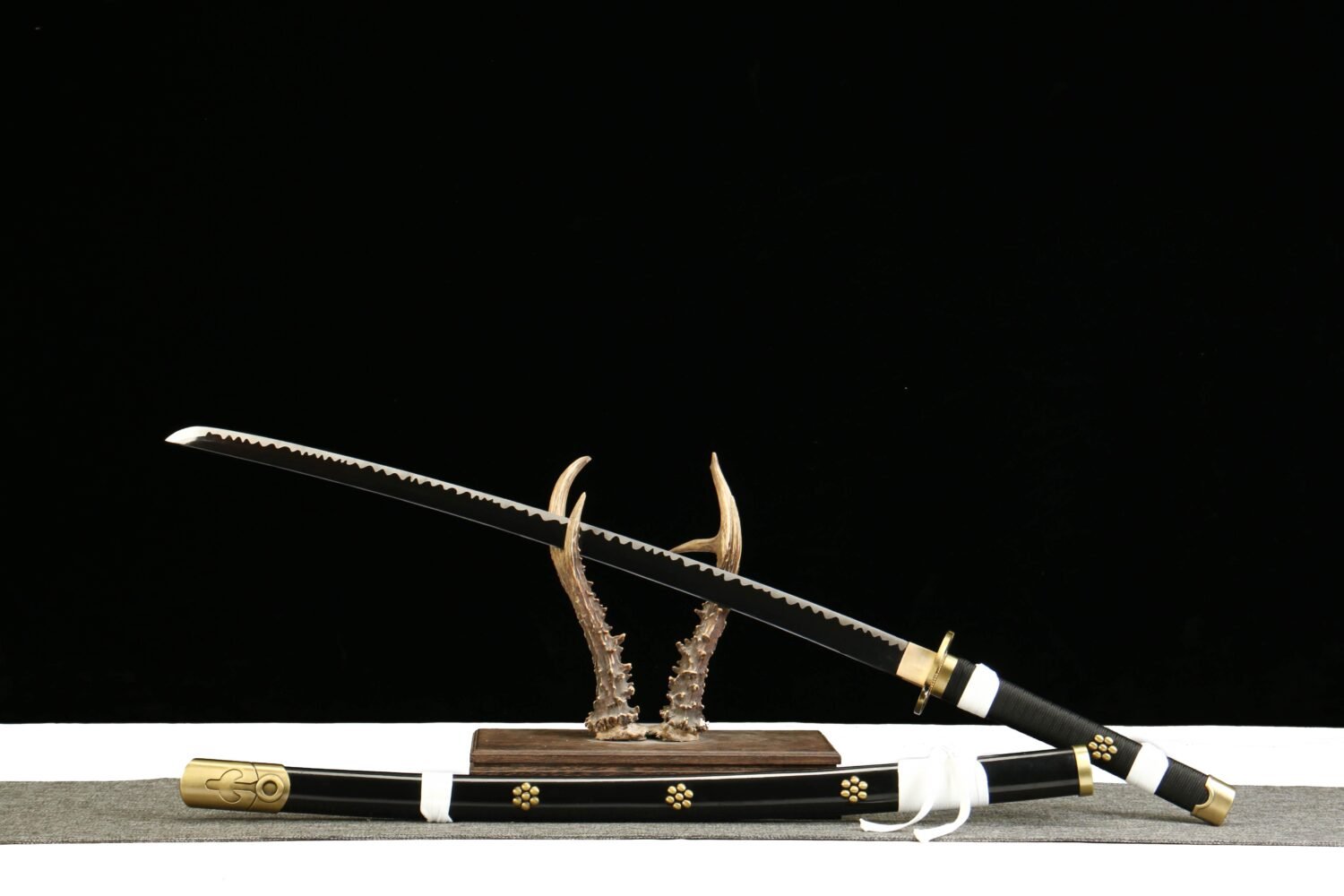 1045 steel - pure hand-forged samurai sword - green leather sheath - alloy equipment - special craftsmanship - black sky feather