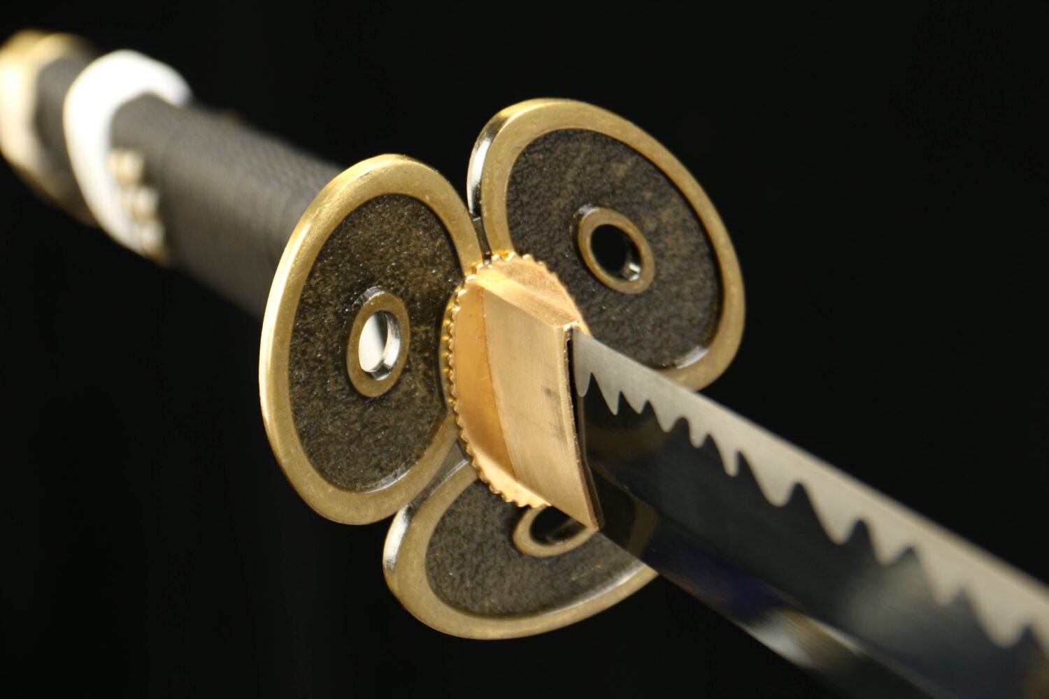 1045 steel - pure hand-forged samurai sword - green leather sheath - alloy equipment - special craftsmanship - black sky feather