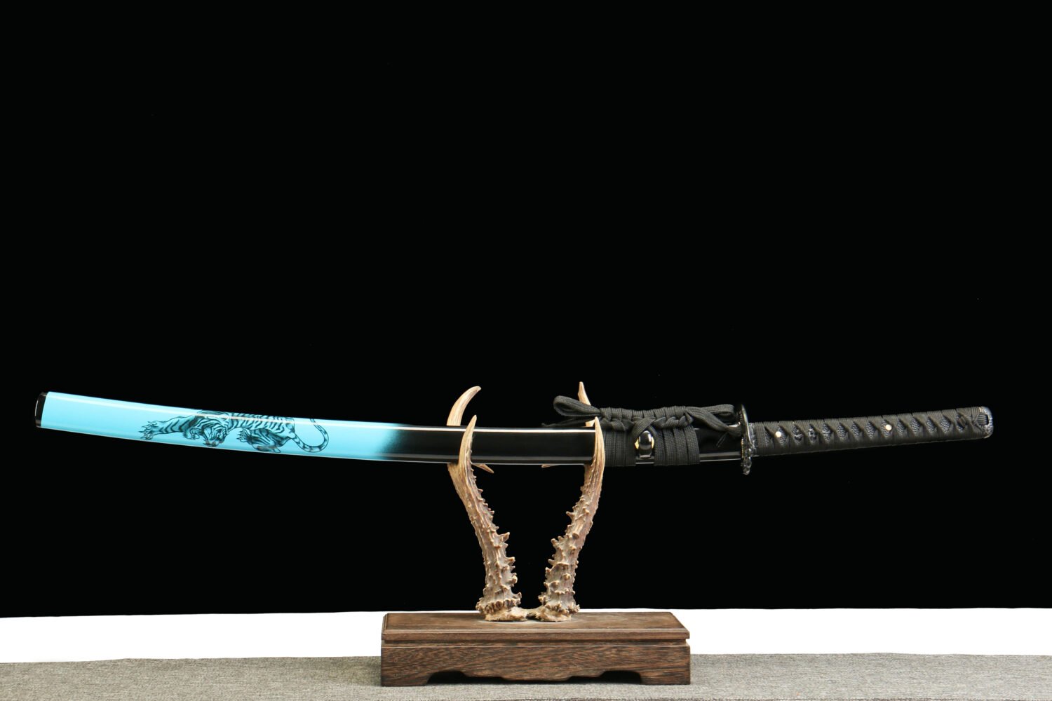 1045 steel - pure handmade Japanese katana - green leather sheath - zinc alloy fittings - Dusk Fang
